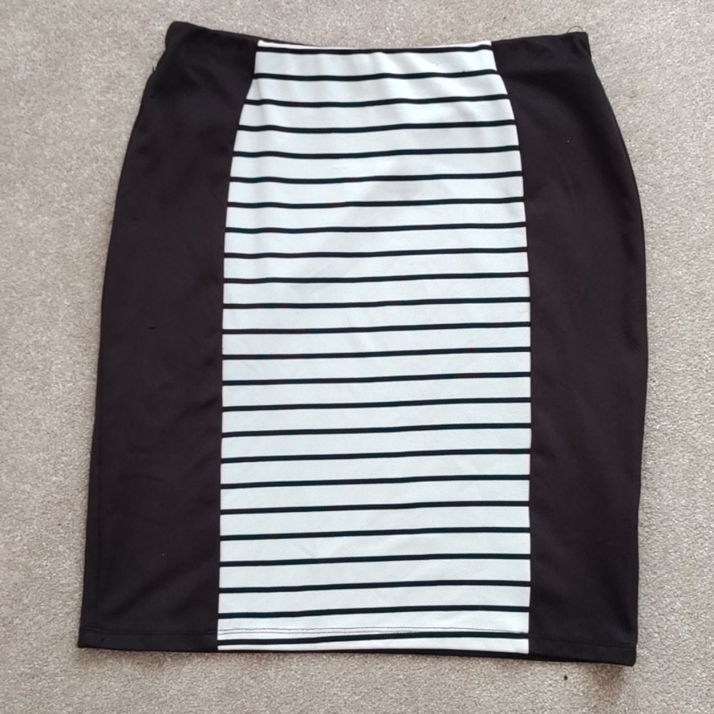 Black and white striped pencil skirt